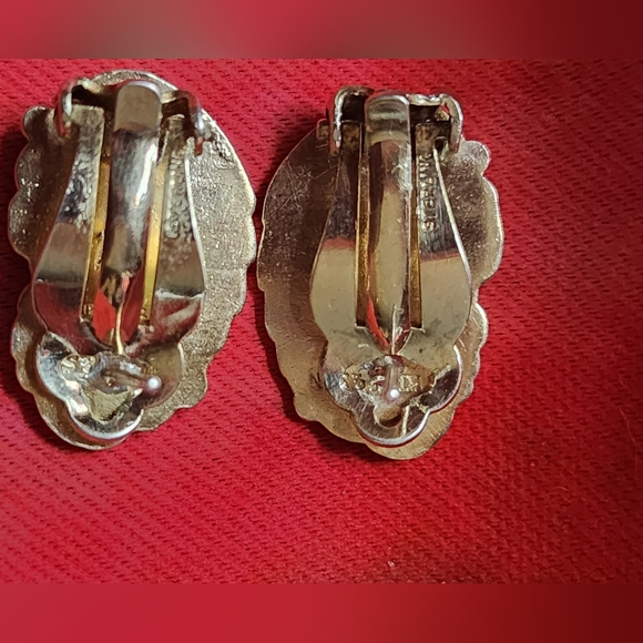 Vintage Silver gold Floral Clip-On Earrings. - Picture 9 of 12